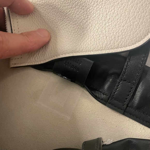 GUCCI Printed Logo Leather Backpack White - Picture 9 of 11